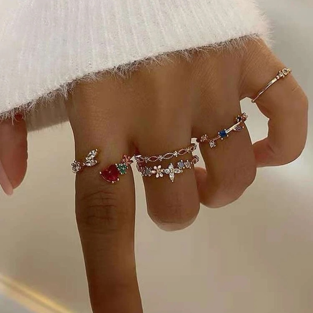 3/$30 NEW! Boho 5 Piece Ring Set Midi Crystal Boho Cute Flower Heart Decor
